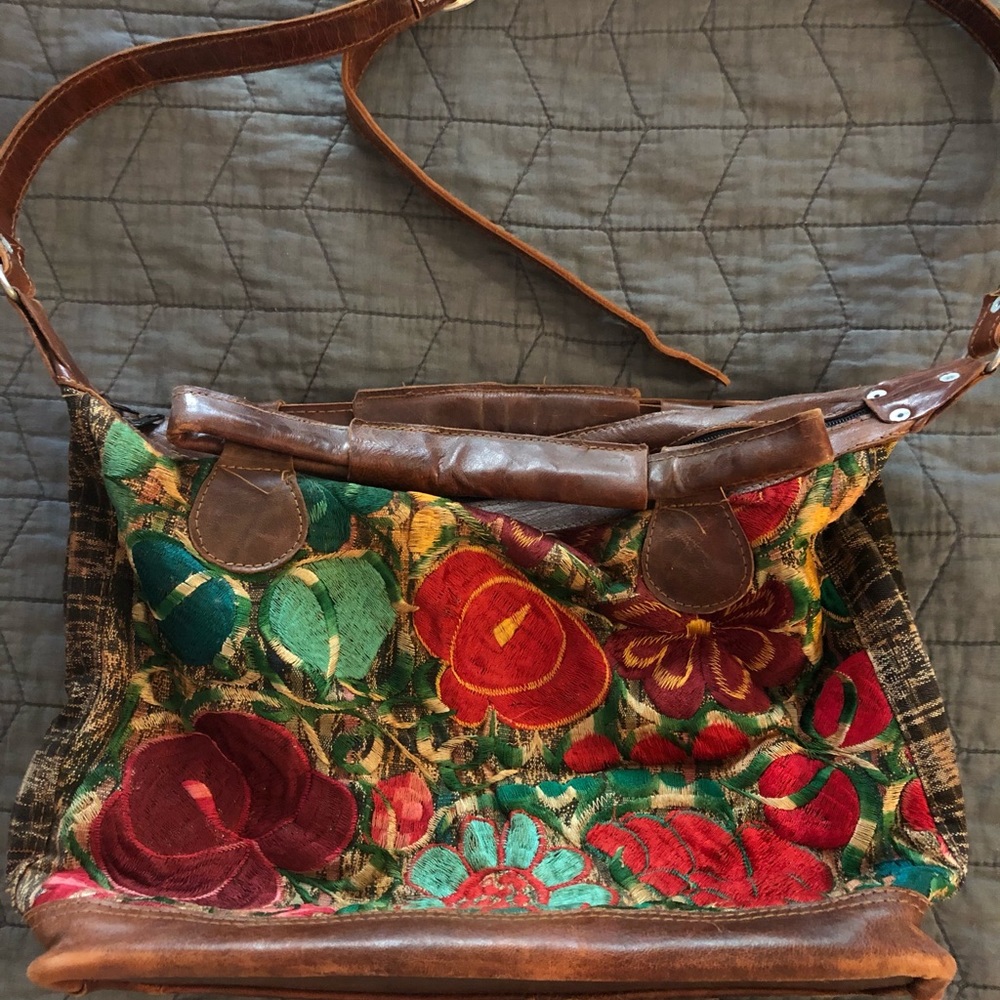 Vintage cross body embroidered bag